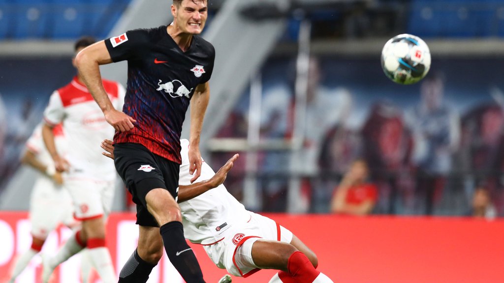 Gibt's doch nicht! Patrik Schick kann das 2:2 gegen Düsseldorf kaum glauben.