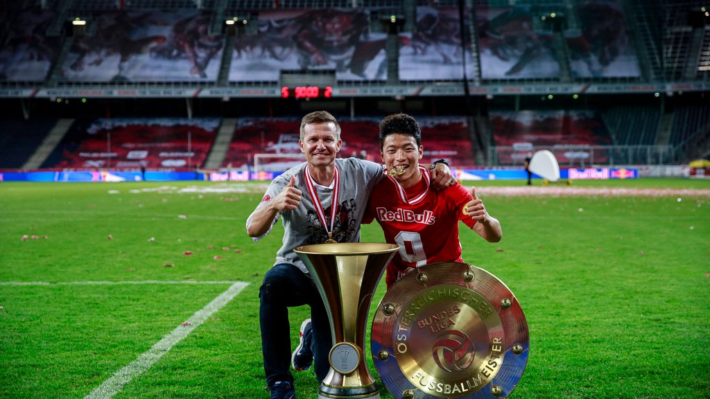 Man kennt sich, man schätzt sich: Jesse Marsch und Hee-chan Hwang holte in Salzburg gemeinsam Titel.