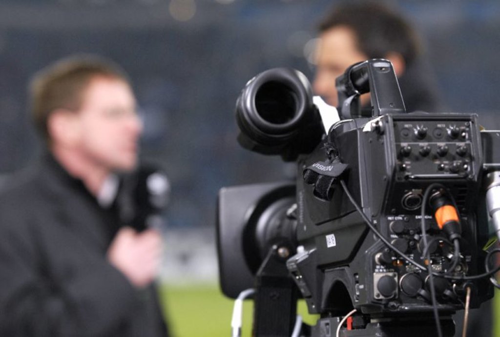 Ralf Rangnick kritisiert Aufteilung der Überragungsrechte. Fußball sollte auch im Free-TV bleiben. Symbolbild: imago