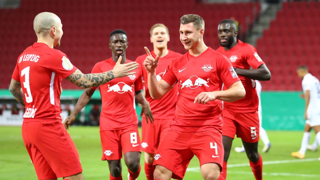 Vorlagengeber und Abnehmer: Angeliño und 1:0-Torschütze Willi Orban