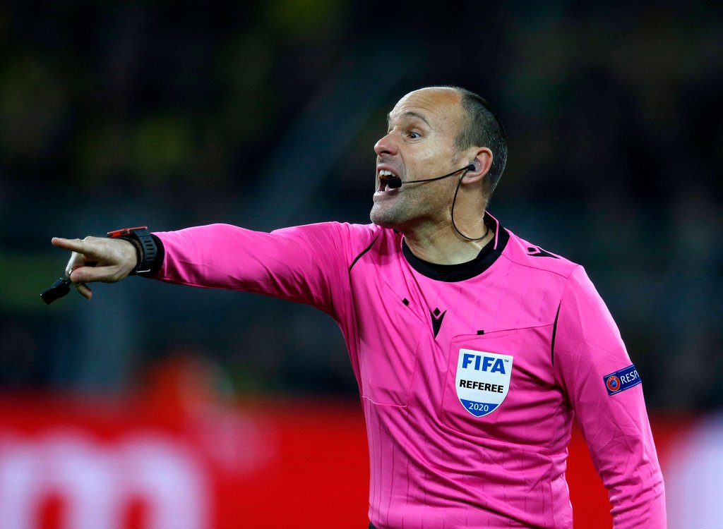 Antonio Mateu Lahoz ist seit 2011 FIFA-Schiedsrichter.