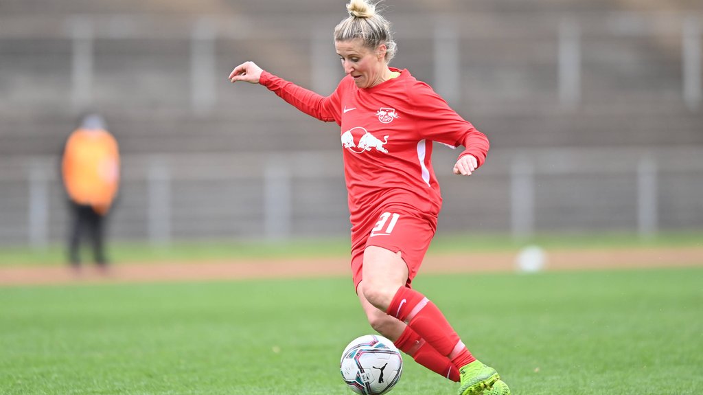 Anja Mittag hat das Toreschießen nicht verlernt.