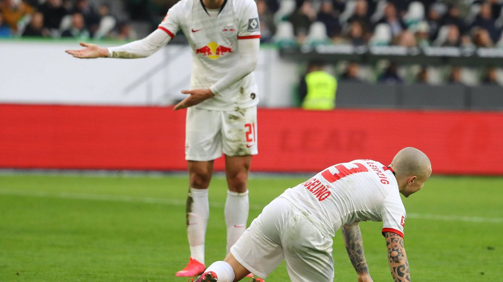 Falsch serviert: Schick zeigt Angeliño an, wo er den Ball gern hingehabt hätte