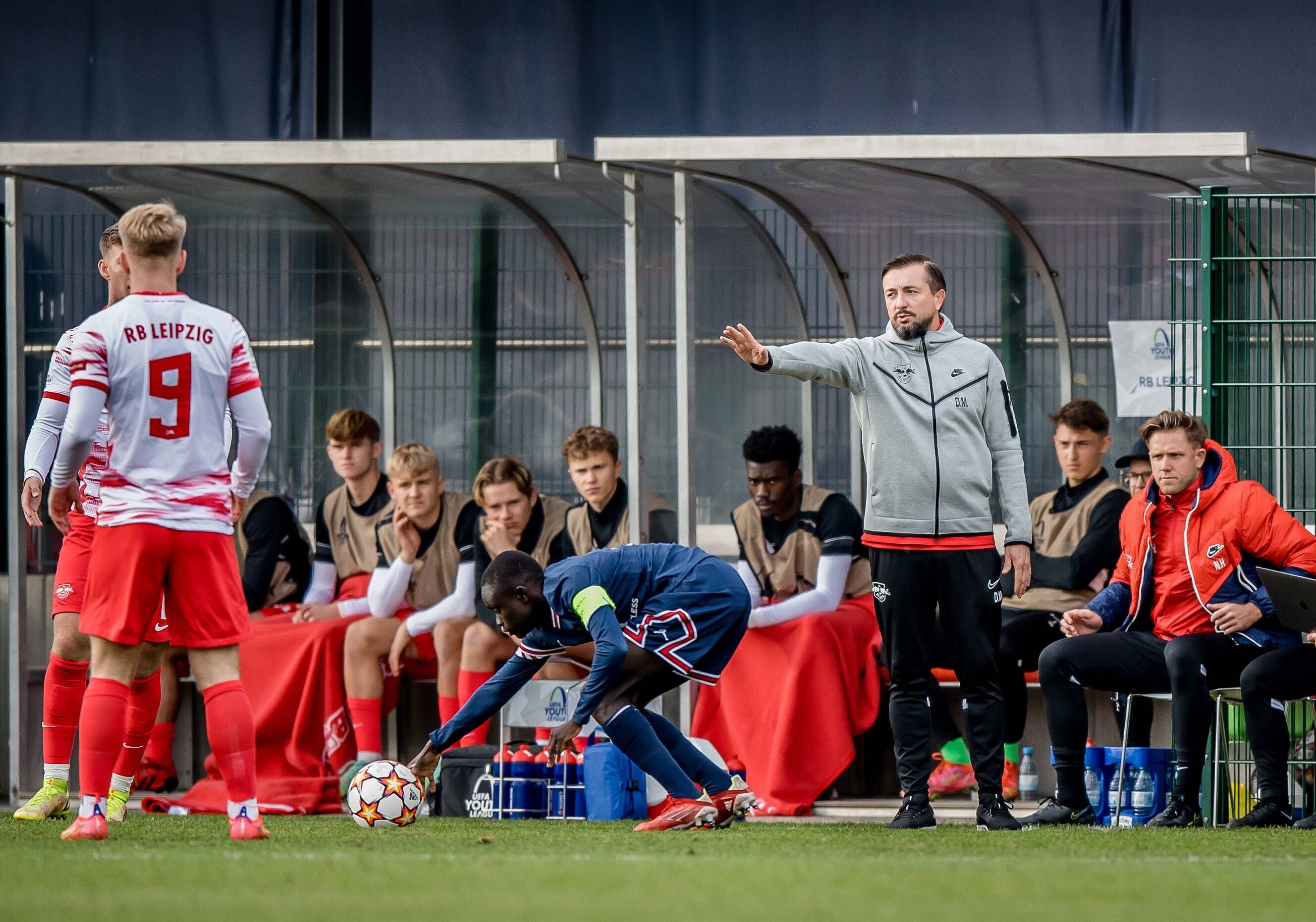 Strenge Auflagen: Nachwuchs Und Frauen Von RB Leipzig Dürfen Vorerst ...