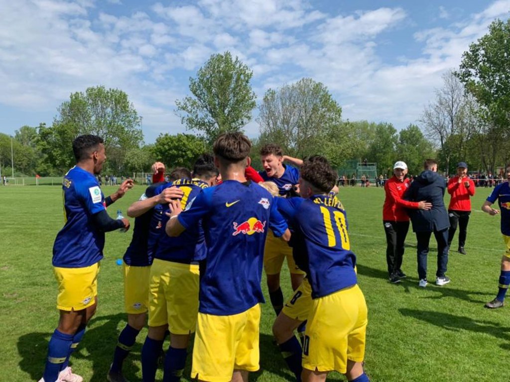 Die U17 holt den NOFV-Pokal gegen den Halleschen FC.