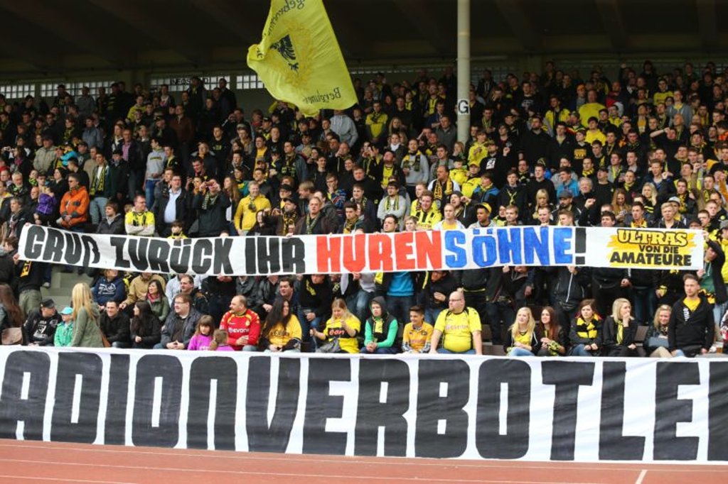 „Ihr Hurensöhne“ – BVB-Ultras bei den Amateuren werden deutlich.