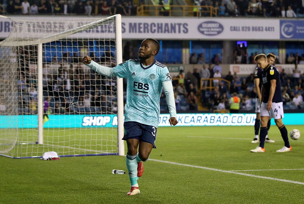 Ademola Lookman jubelt über seinen Treffer beim Startelfdebüt.