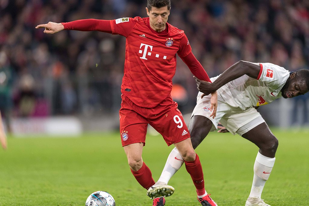 Upamecano hatte bei Robwert Lewandowski immer noch einen Fuß dazwischen.
