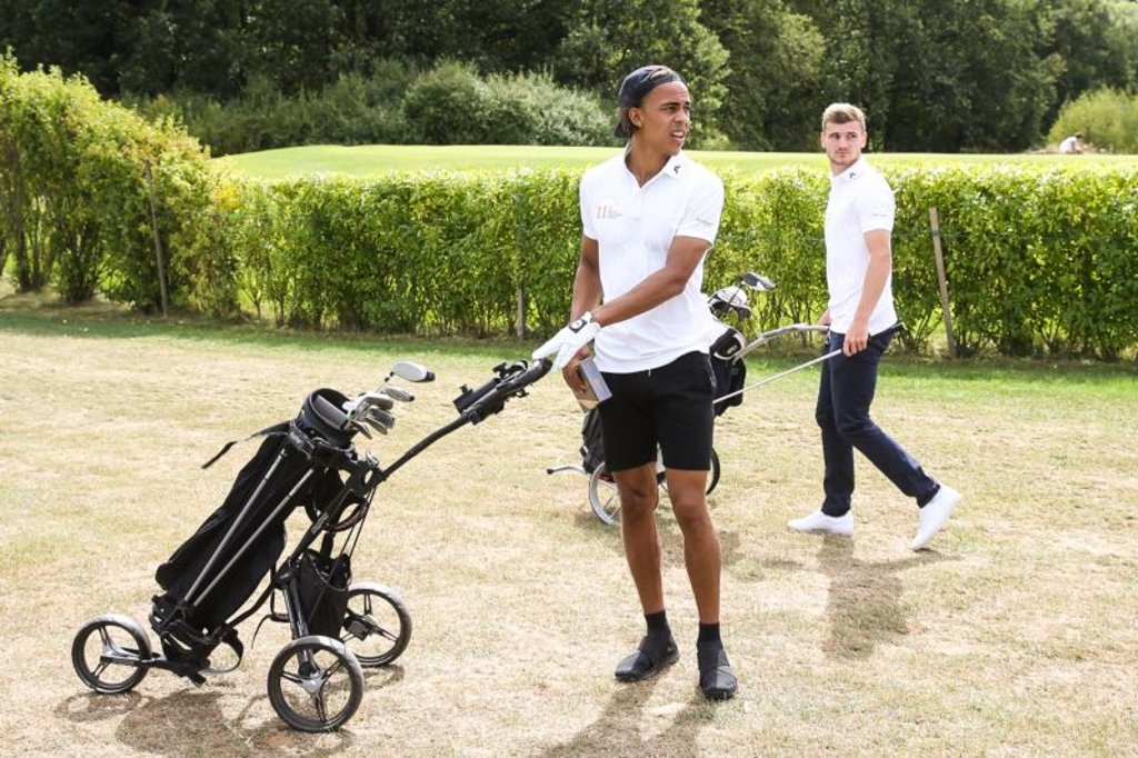 Yussuf Poulsen (li.) und Timo Werner (RB Leipzig) beim Golf-Turnier.