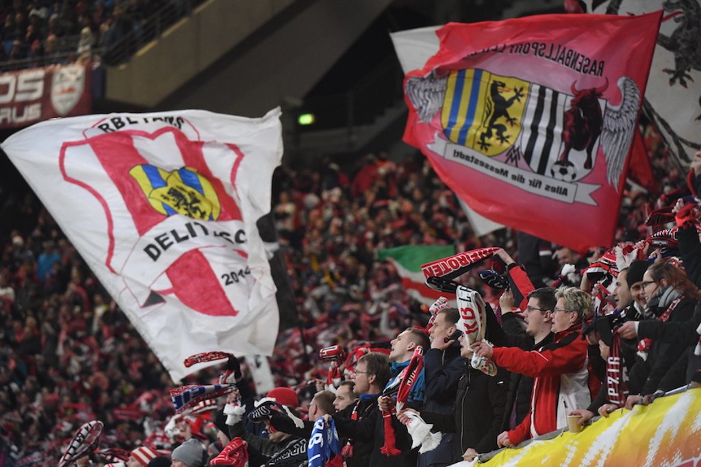 Keine Angst vor Corona: RB-Leipzig-Fans gegen Tottenham im Stadion.