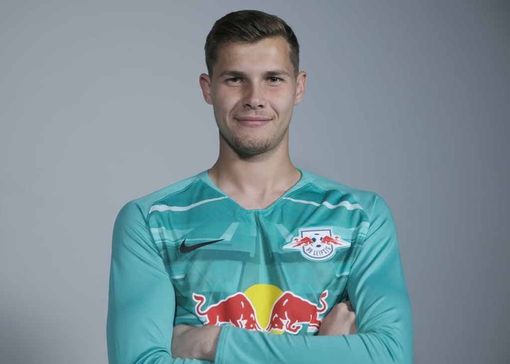 Josep Martinez soll Péter Gulácsi jetzt Druck machen.