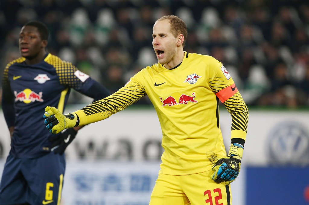 Orangefarbene Binde: Peter Gulacsi vertritt die Kapitäne Willi Orban und Kevin Kampl.