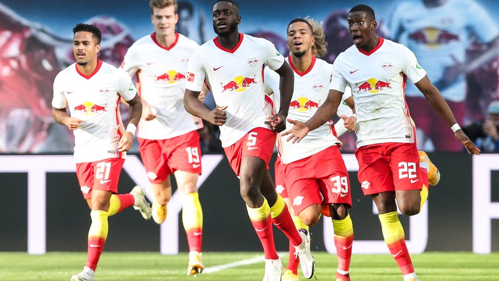 Jubel-Kolonne: RB Leipzig will seine überragende Bilanz in Mönchengladbach ausbauen. 