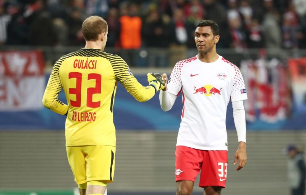 Marvin Compper (hier mit Peter Gulacsi bei RB Leipzig) spielt für den MSV Duisburg.