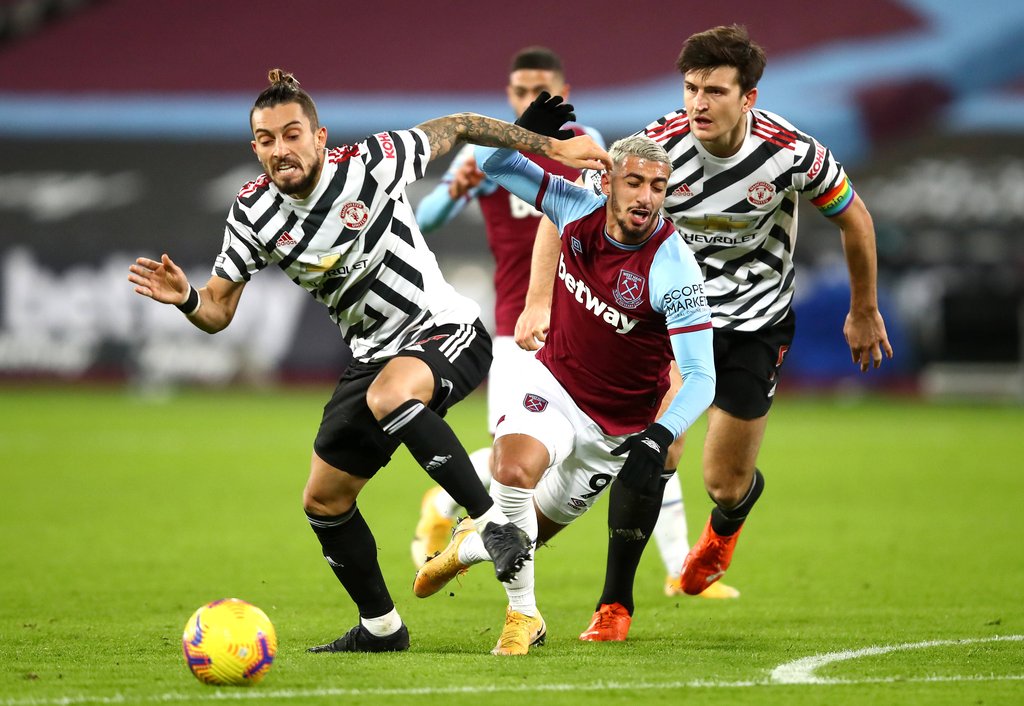 Mit Händen und Füßen: Alex Telles tankt sich durch