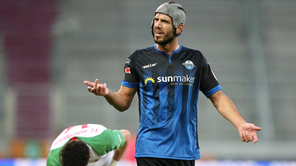 Paderborns Klaus Gjasula jagt den Bundesliga-Rekord für Gelbe Karten.