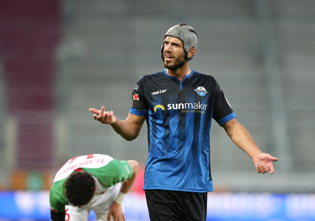 Paderborns Klaus Gjasula jagt den Bundesliga-Rekord für Gelbe Karten.