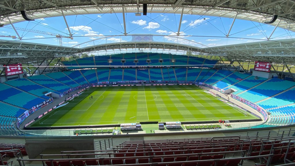 Leer: Die Red-Bull-Arena zum Geisterspielstart gegen Freiburg.