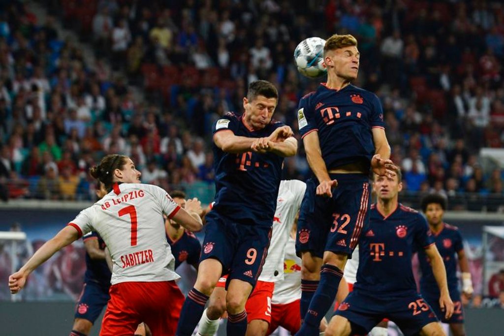 Harter Fight: Kimmich und Lewandowski kommen sich in die Quere.