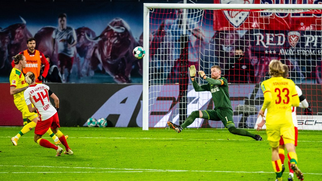 Nicht mehr mit der vollen Souveränität: Kevin Kampl vergibt eine Großchance für RB Leipzig gegen Köln.