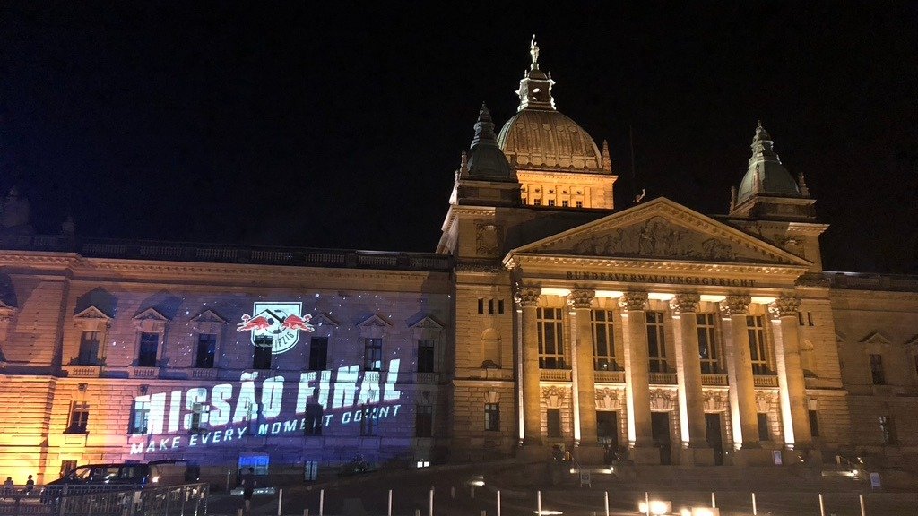 Jeder Moment zählt: RB-Reklame am Bundesverwaltungsgericht.