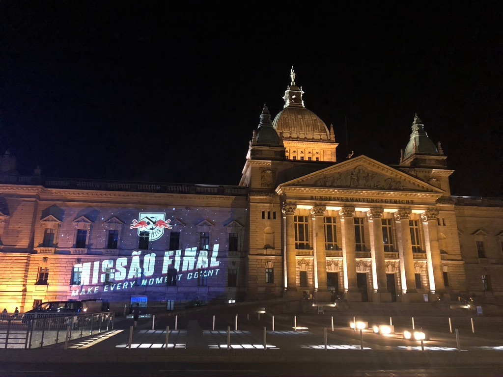 Jeder Moment zählt: RB-Reklame am Bundesverwaltungsgericht.
