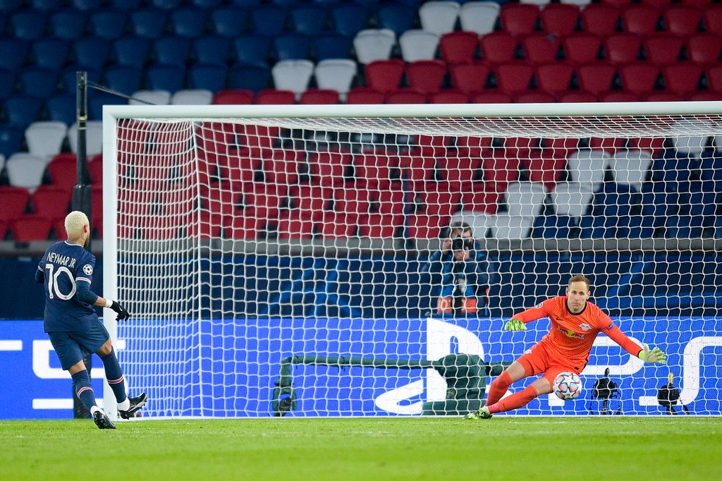 Schlecht geschossener Elfmeter, der aber dennoch drin war: Neymar trifft zum 1:0 gegen RB Leipzig.