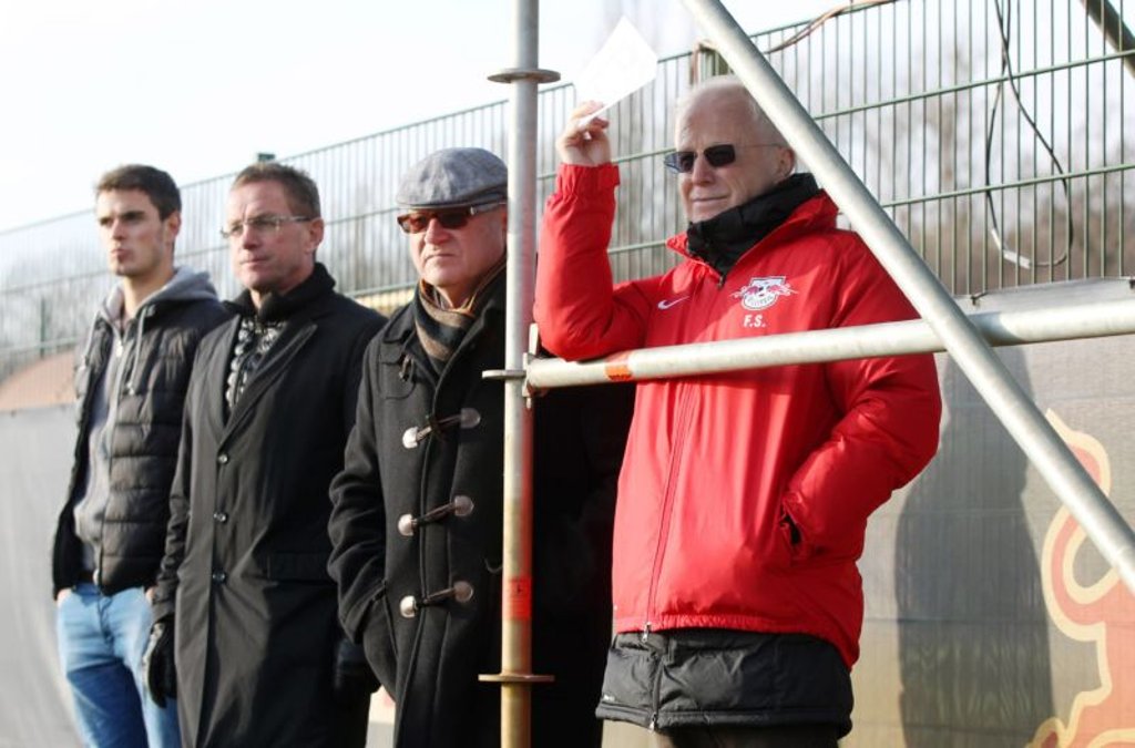 Frieder Schrof (re) und Helmut Groß (2.v.r.) weilen künfrig bei RB Leipzig nicht mehr an Ralf Rangnicks Seite.