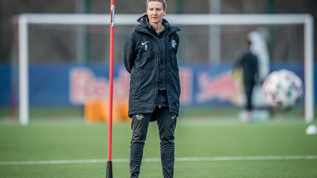 RB Leipzigs Co-Trainerin und Aushilfsstürmerin Anja Mittag.