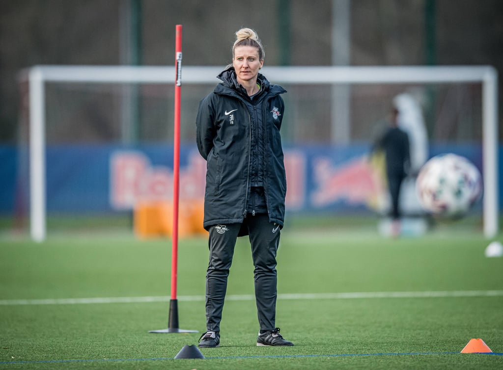 RB Leipzigs Co-Trainerin und Aushilfsstürmerin Anja Mittag.