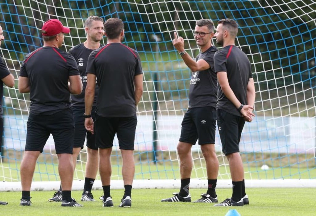 Michael Köllner vom FC Nürnberg im Training in Aktion.