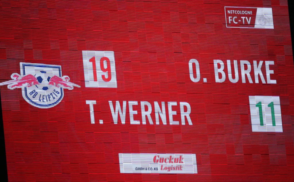 Die historische Einwechslung: Timo Werner kommt in Köln für Oliver Burke.