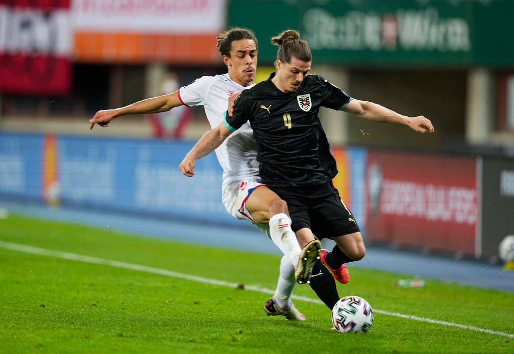 Duell der Leipziger Klubkollegen: Yussuf Poulsen (Dänemark) spielte gegen Marcel Sabitzer (Österreich).
