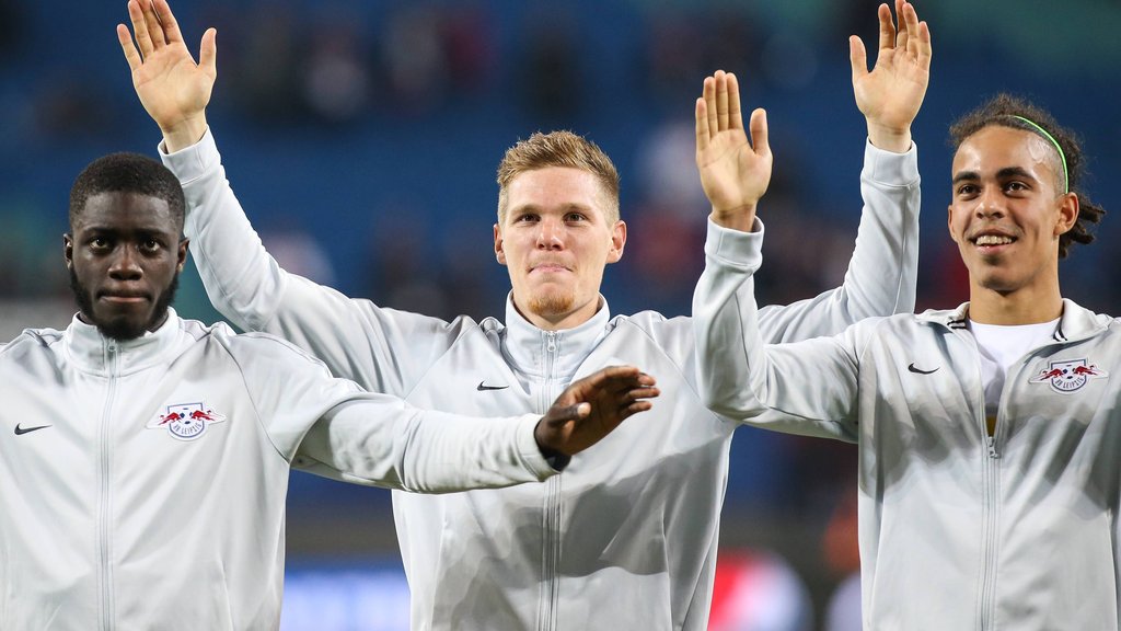 Dayot Upamecano hat wieder Knieproblemen, Halstenberg und Poulsen kehren gegen Hoffenheim bei RB Leipzig in den Kader zurück.