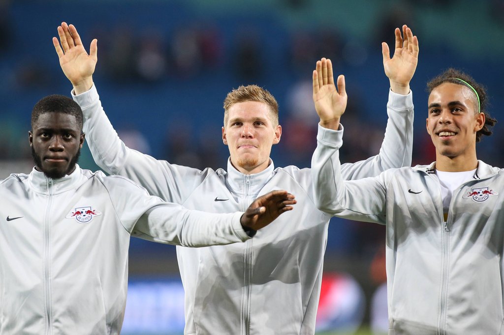 Dayot Upamecano hat wieder Knieproblemen, Halstenberg und Poulsen kehren gegen Hoffenheim bei RB Leipzig in den Kader zurück.