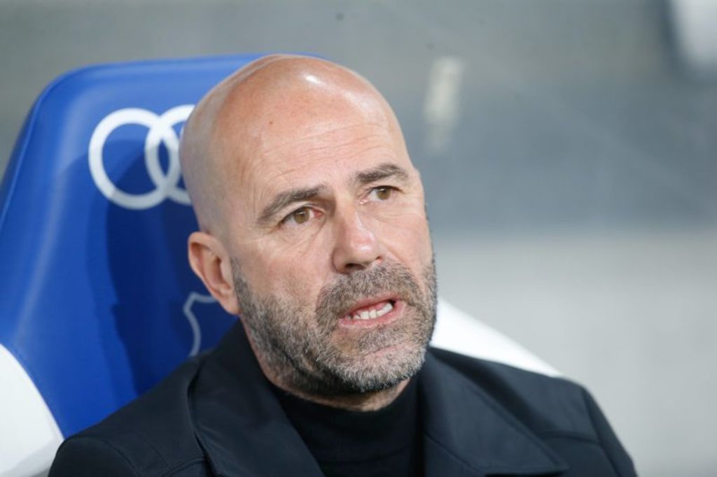 Peter Bosz muss mit Bayer Leverkusen gegen RB Leipzig gewinnen.