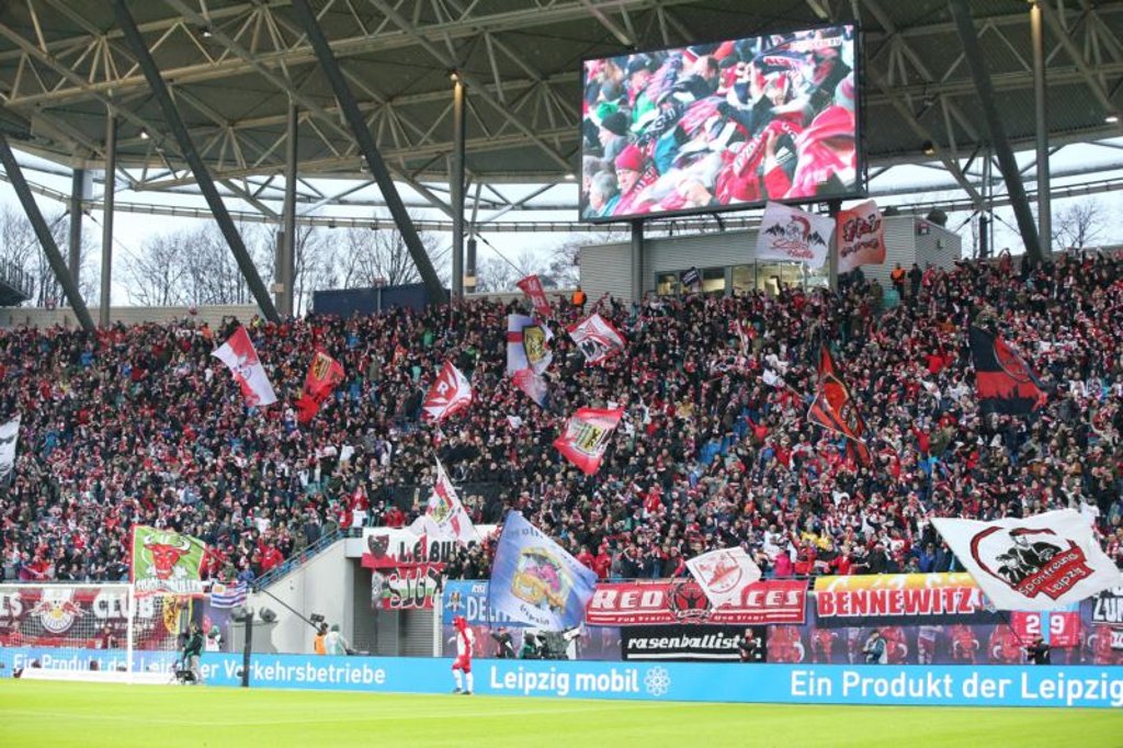 Prall gefüllte Ränge sieht man bei Heimspielen von RB Leipzig immer seltener..