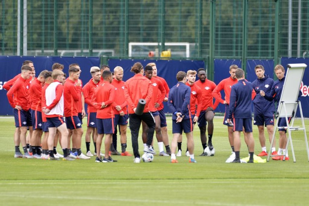 Aktuell arbeitet Julian Nagelsmann noch mit vielen Nachwuchsakteuren. In den nächsten Wochen dürften bei RB Leipzig aber noch neue Gesichter dazukommen.