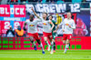 Eskorte für RB-Torschütze Kevin Kampl im Spiel gegen Wolfsburg.