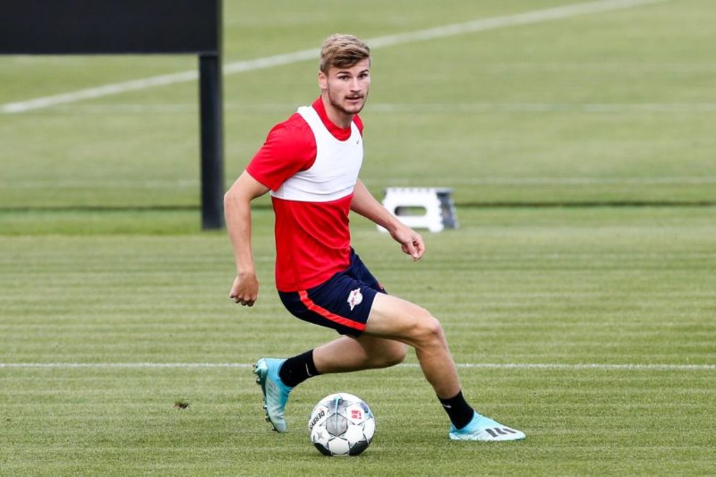 Timo Werner sieht keine Eile für eine Vertragsverlängerung oder eine Wechelentscheidung bei RB Leipzig.