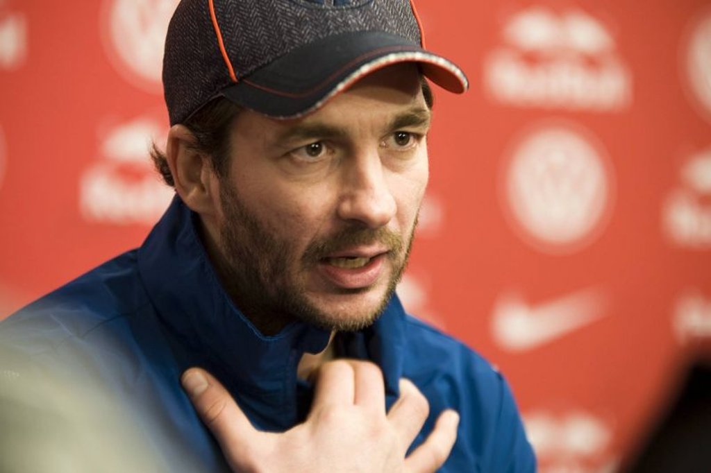 Kuss beim 2:2: Mainz-05-Trainer Sandro Schwarz