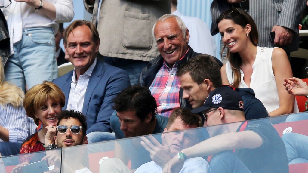 Da war das Stadion noch voll: Oberbürgermeister Burkhard Jung (links) neben RB-Gründer Dietrich Mateschitz.