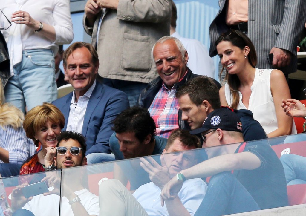 Da war das Stadion noch voll: Oberbürgermeister Burkhard Jung (links) neben RB-Gründer Dietrich Mateschitz.