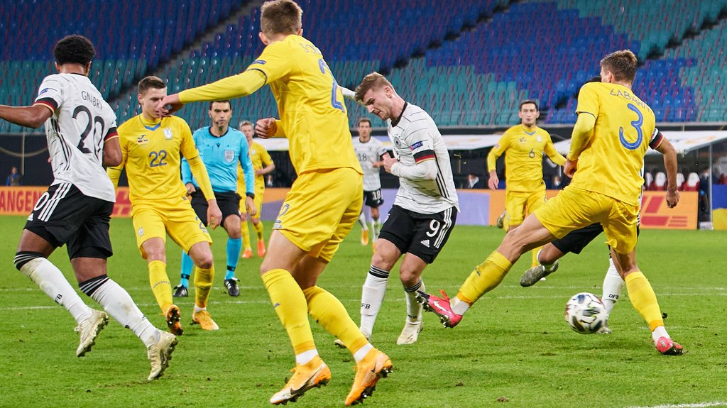 Von der Wade des Gegenspielers ins Tor: Timo Werner erzielt seinen zweiten Treffer.