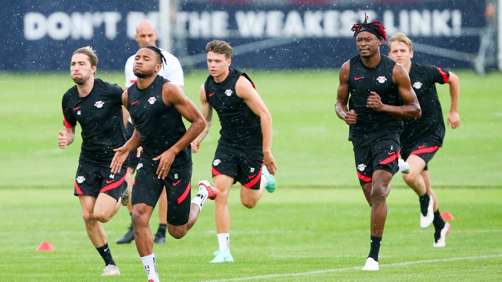 Erste Trainingseinheit im Leipziger Regen: Die RB-Profis legen wieder los.