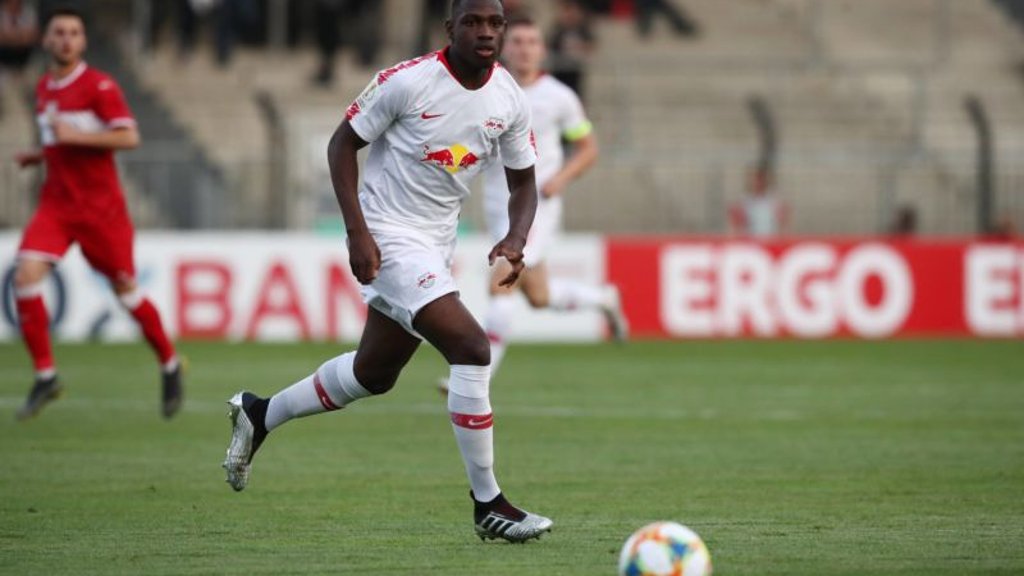 Malik Talabidi hat bei RB Leipzig einen Profivertrag unterschrieben.