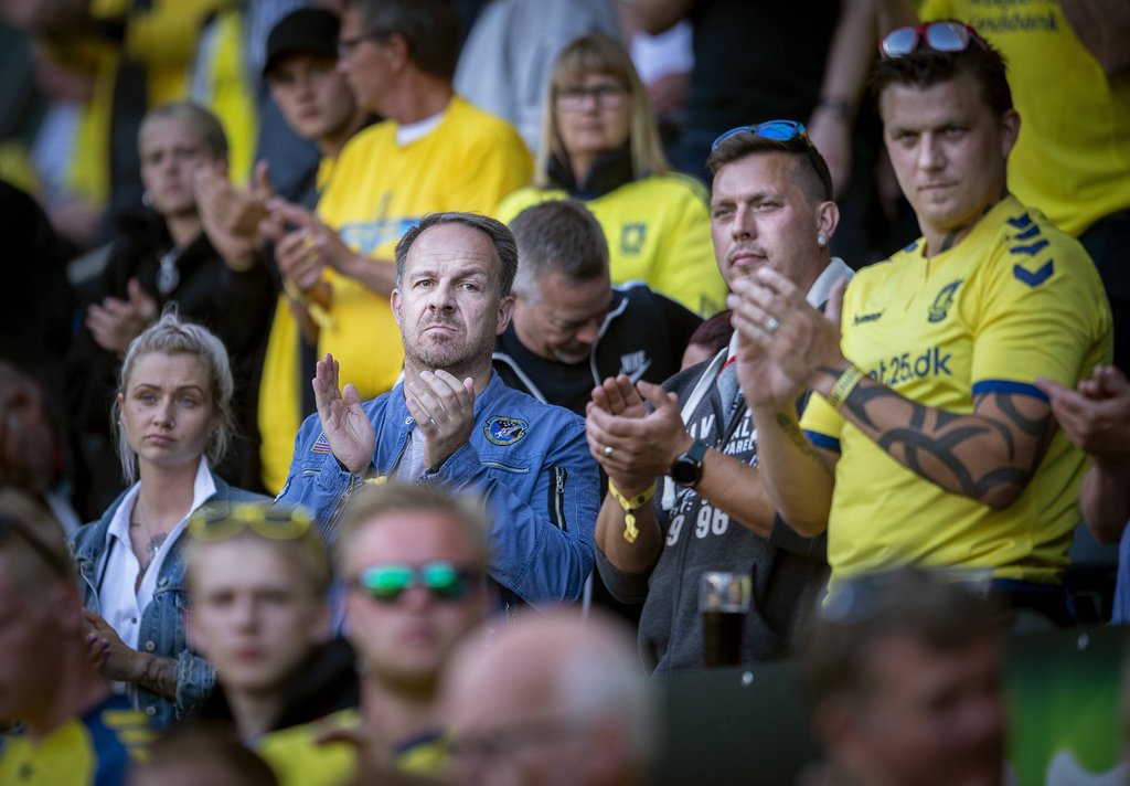 Der Ex-Trainer im Fanblock: Alexander Zorniger schaute sich 2019 ein Spiel seines Ex-Teams Bröndby unter den Anhängern an – Spaßfaktor: so mittel.