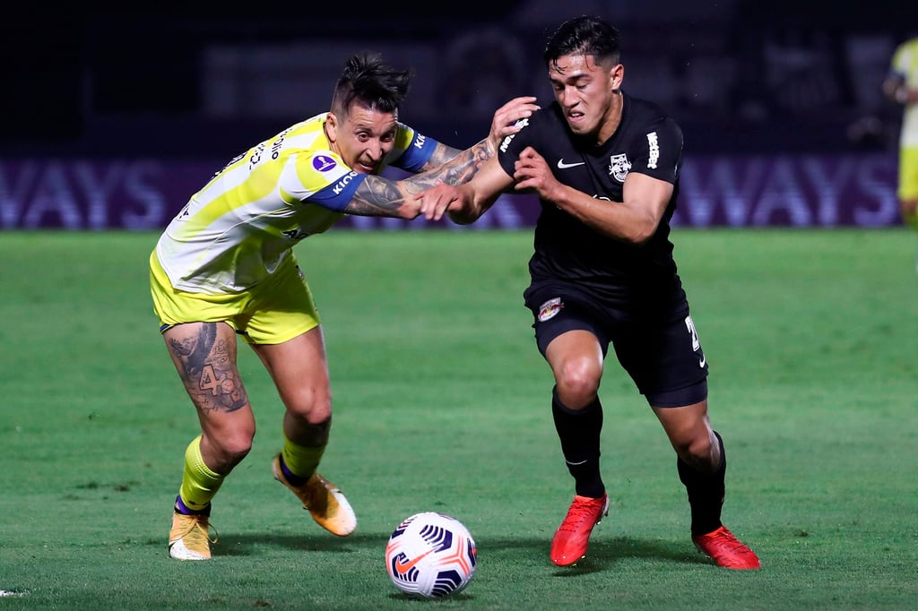 Bragantinos Doppeltorschütze Tomás Cuello (r.). 