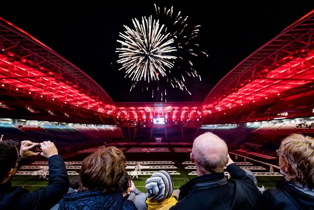 Beim Glühwürmchenumzug nahmen 2.000 Fans teil.