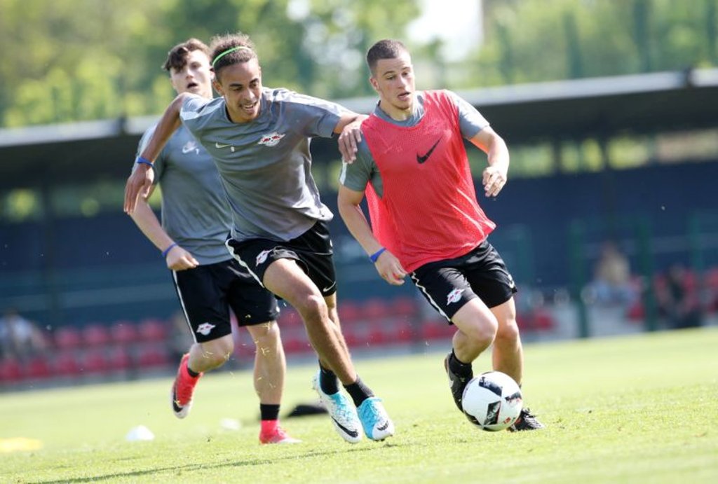 Wie sonst nur im Training. Diego Demme und Yussuf Poulsen könnten mit Deutschland und Dänemark heute direkt aufeinandertreffen.